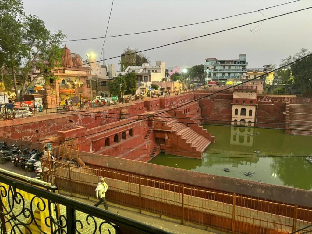 Maatu Shri Comfort Stay-Guest House Mathura Exterior foto